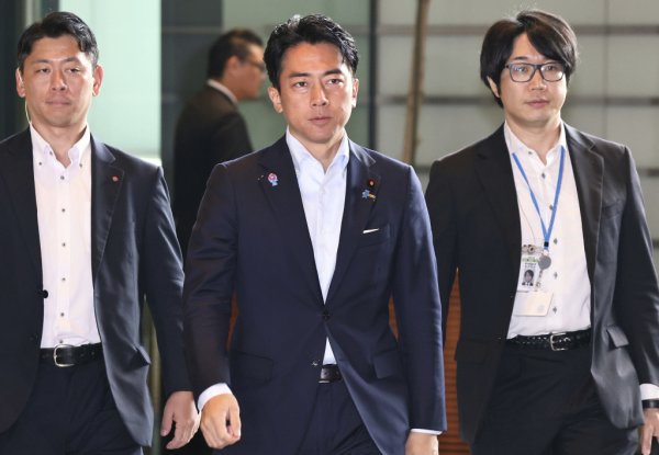 优选策略 小泉进次郎成“下任首相”民调第一，否认夜访“逼宫”石破茂